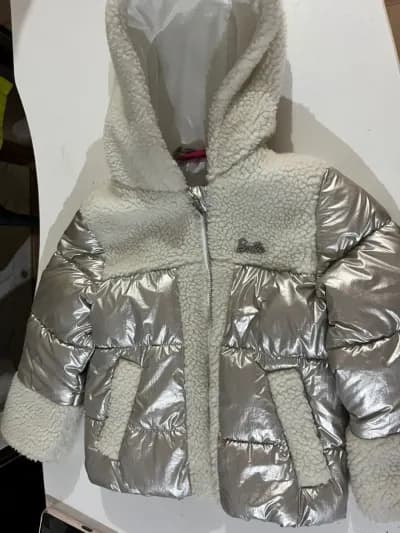 Casaca para niña Barbie talla 4 nuevo